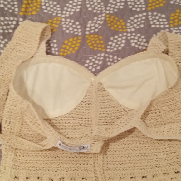 Zara Crochet Back Button Crop Top - Picture 4 of 5